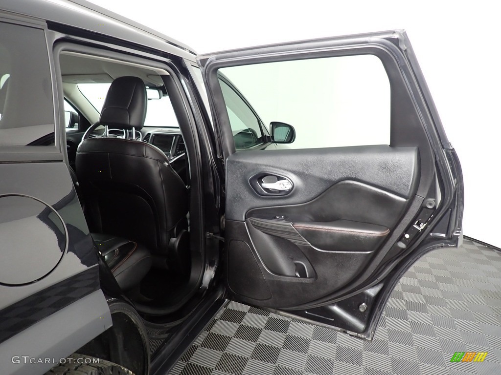 2015 Cherokee Trailhawk 4x4 - Brilliant Black Crystal Pearl / Trailhawk Black photo #30