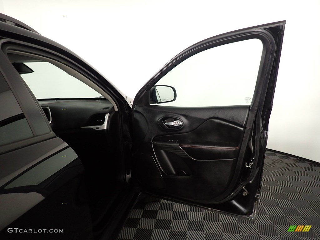 2015 Cherokee Trailhawk 4x4 - Brilliant Black Crystal Pearl / Trailhawk Black photo #32