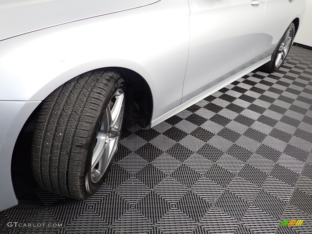 2017 E 300 4Matic Sedan - Iridium Silver Metallic / Black photo #11