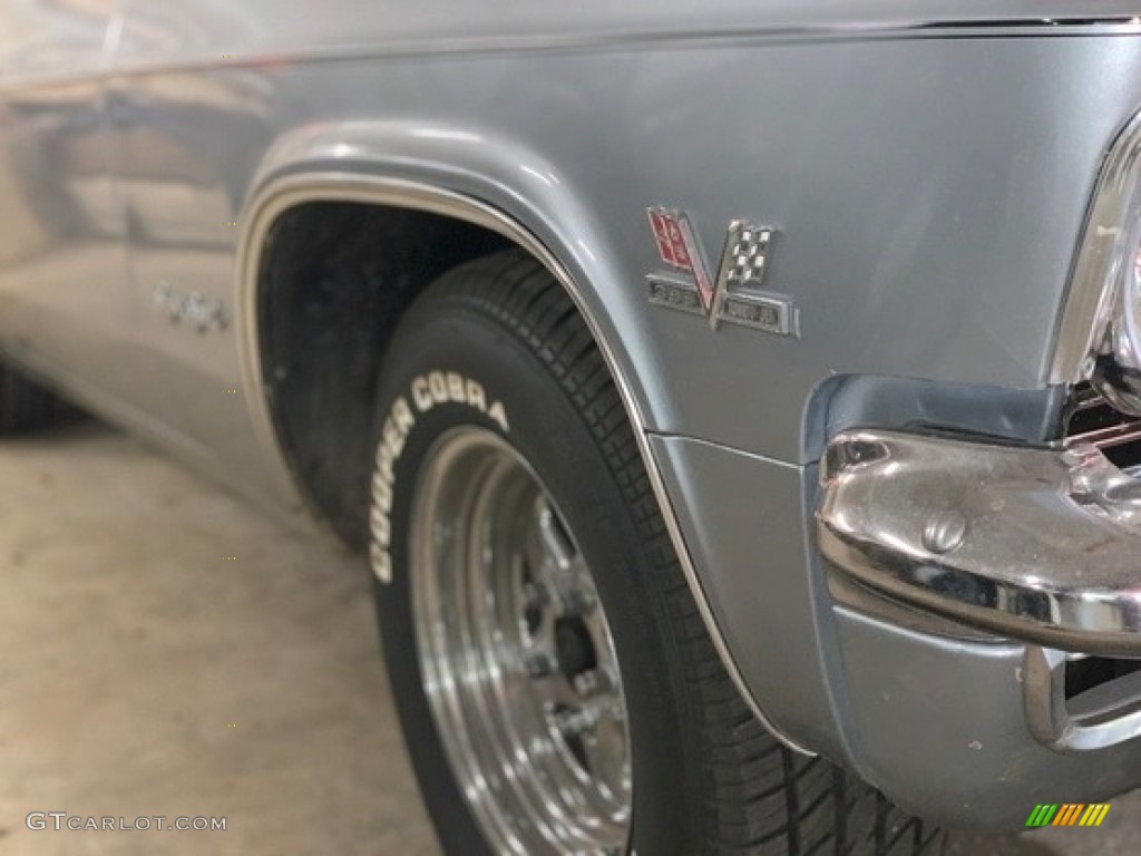 1965 Chevrolet Impala SS Marks and Logos Photos