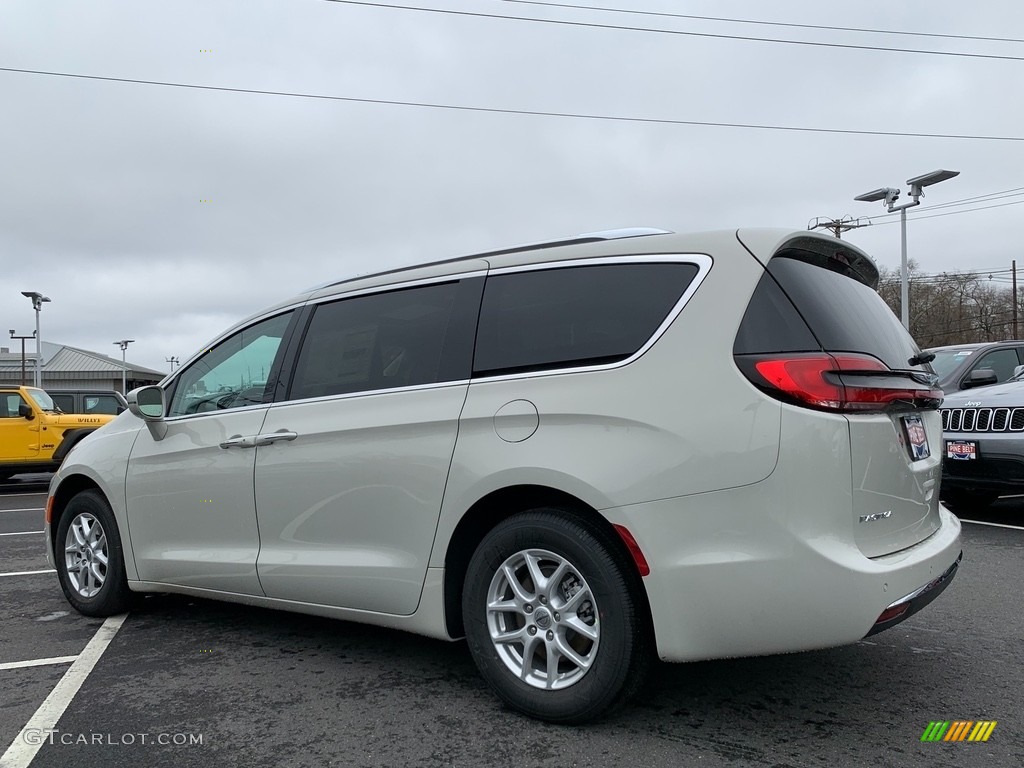 2021 Pacifica Touring L - Luxury White Pearl / Black/Alloy photo #4
