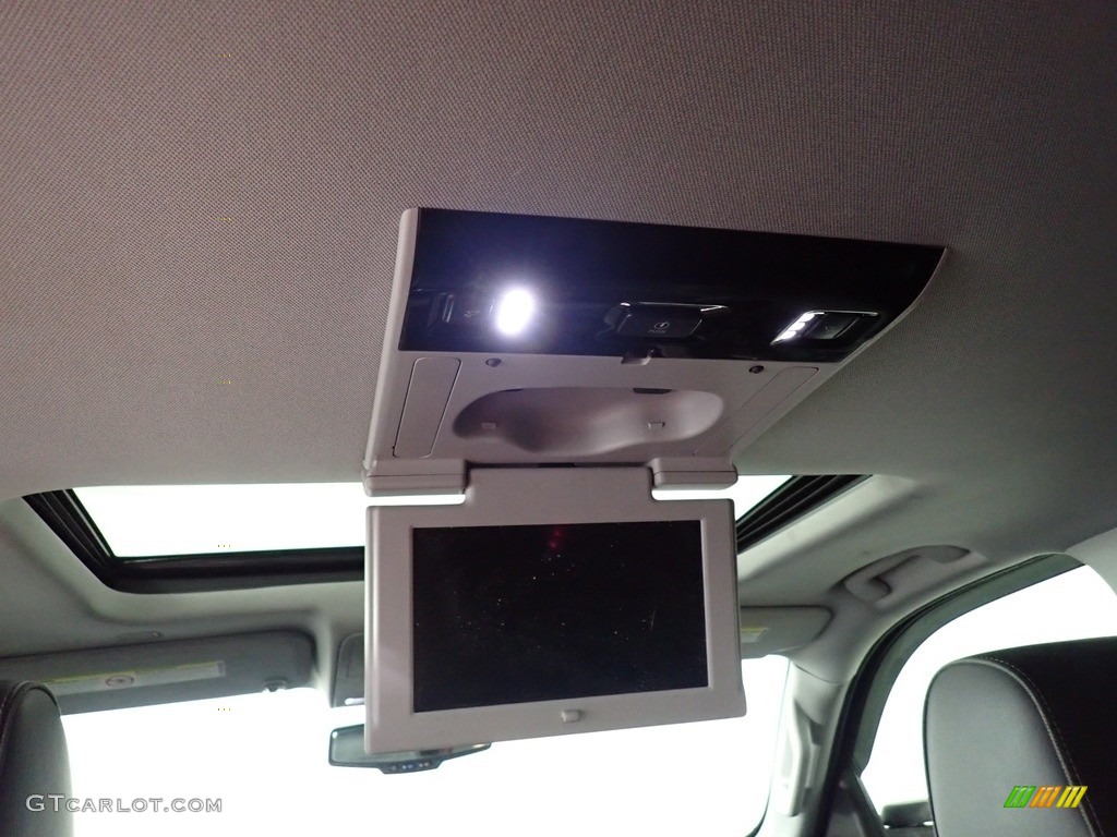 2018 GMC Sierra 3500HD Denali Crew Cab 4x4 Entertainment System Photo #141490635