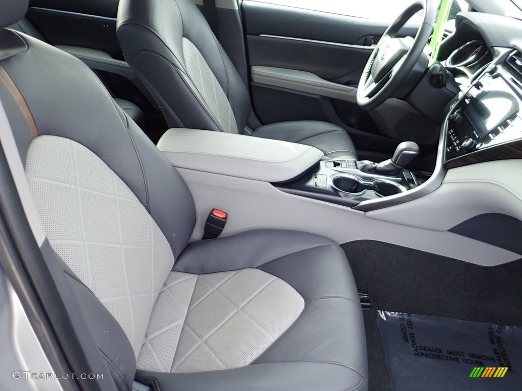 2019 Camry XLE - Celestial Silver Metallic / Ash photo #15