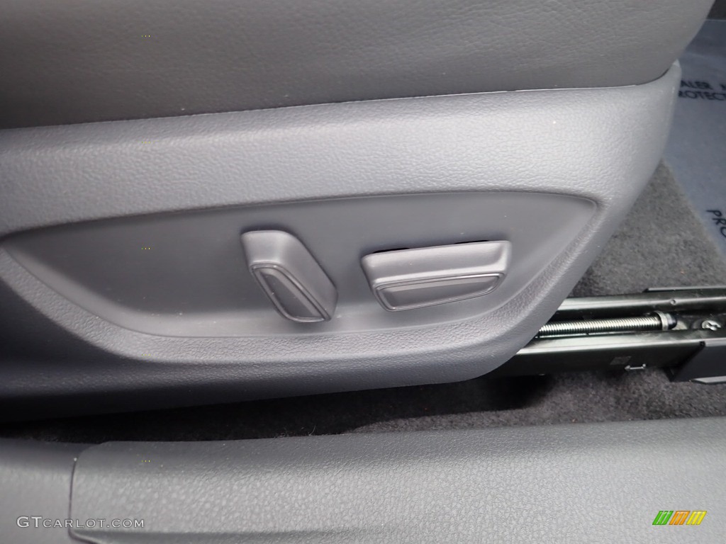 2019 Camry XLE - Celestial Silver Metallic / Ash photo #17