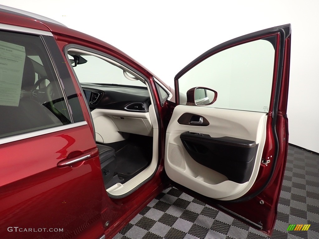 2018 Pacifica Touring L Plus - Velvet Red Pearl / Black/Alloy photo #40