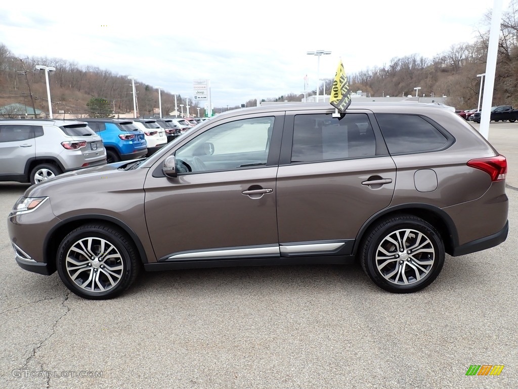 2017 Outlander SE S-AWC - Quartz Brown Metallic / Black photo #2