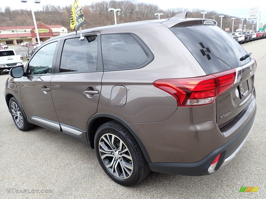 Quartz Brown Metallic 2017 Mitsubishi Outlander SE S-AWC Exterior Photo #141499351