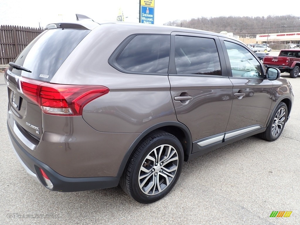 2017 Outlander SE S-AWC - Quartz Brown Metallic / Black photo #6