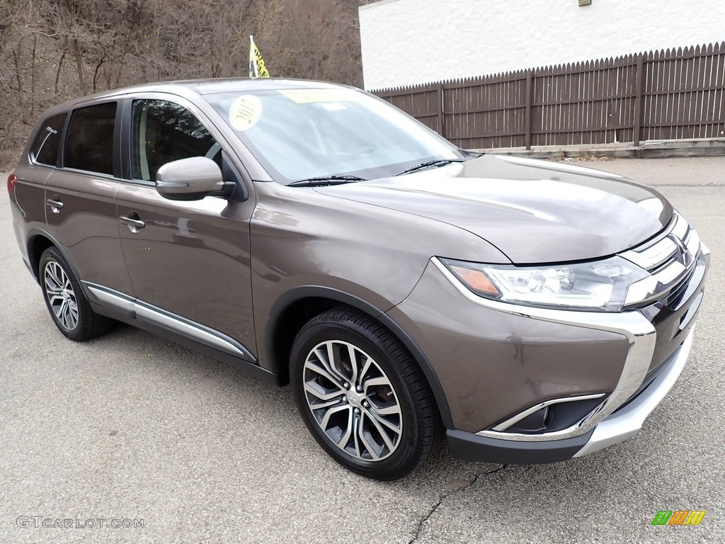 Quartz Brown Metallic 2017 Mitsubishi Outlander SE S-AWC Exterior Photo #141499477
