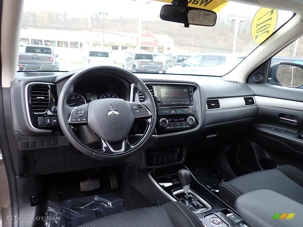 Black Interior 2017 Mitsubishi Outlander SE S-AWC Photo #141499603