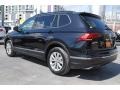 Deep Black Pearl - Tiguan SE Photo No. 7