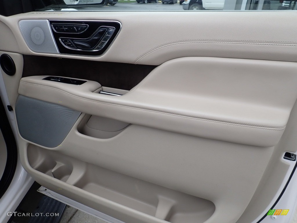 2019 Lincoln Navigator Reserve 4x4 Cappuccino Door Panel Photo #141507214