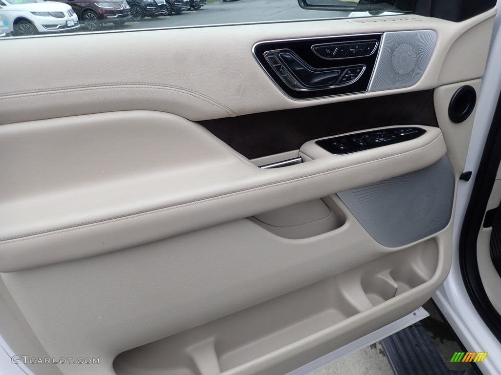 2019 Lincoln Navigator Reserve 4x4 Cappuccino Door Panel Photo #141507277