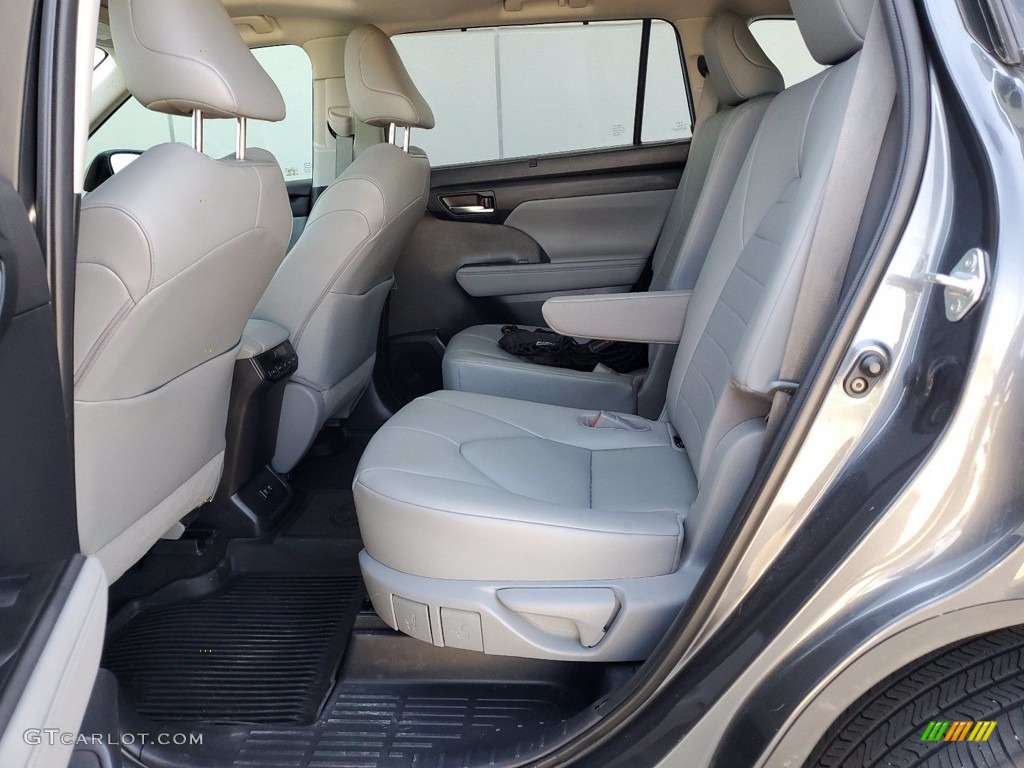 2020 Toyota Highlander XLE Rear Seat Photos