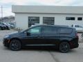 2021 Brilliant Black Crystal Pearl Chrysler Pacifica Hybrid Touring L  photo #9