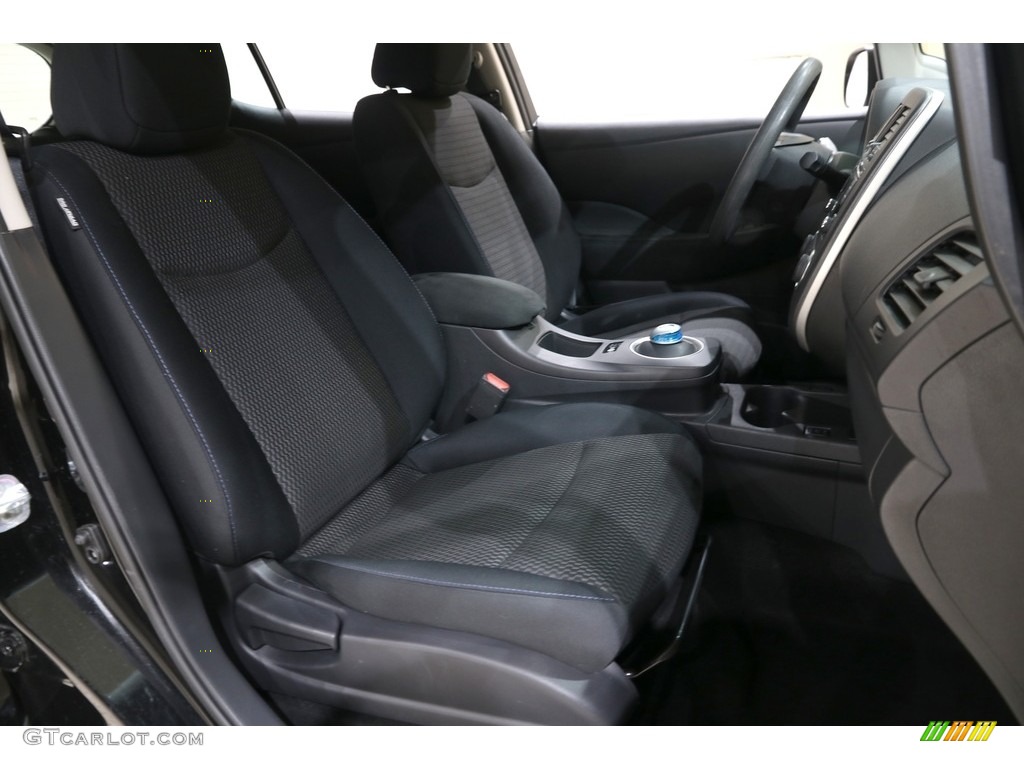 2016 Nissan LEAF S Front Seat Photo #141514930