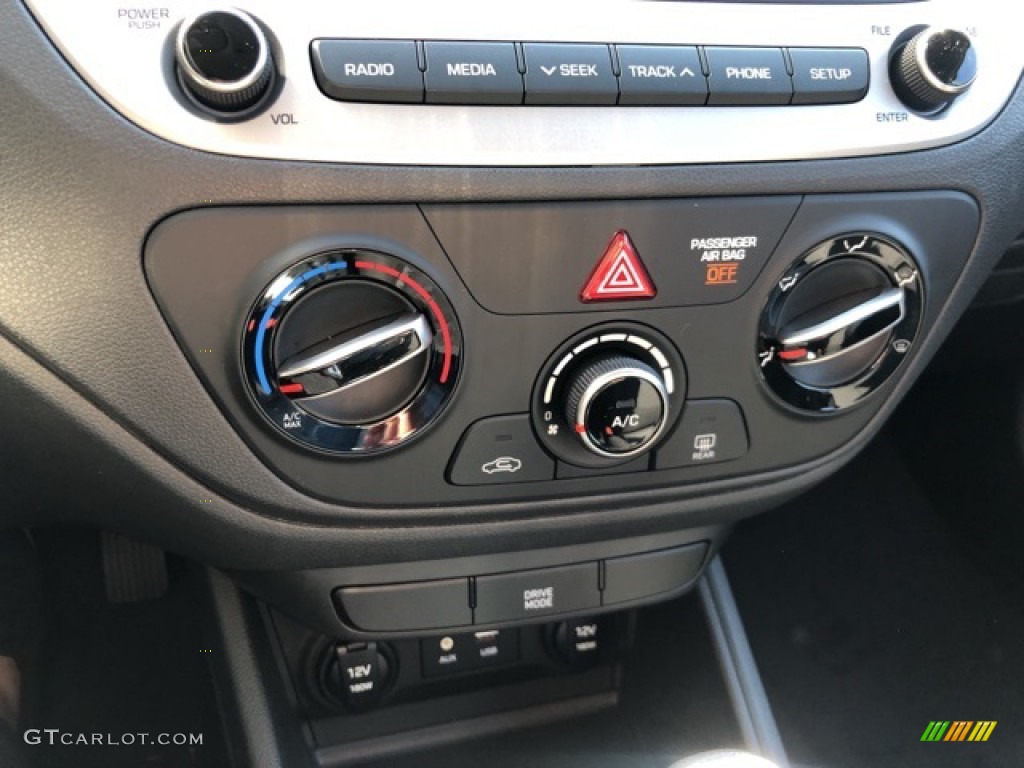 2021 Accent SE - Olympus Silver / Black photo #8