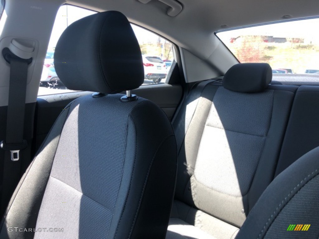 2021 Accent SE - Olympus Silver / Black photo #16