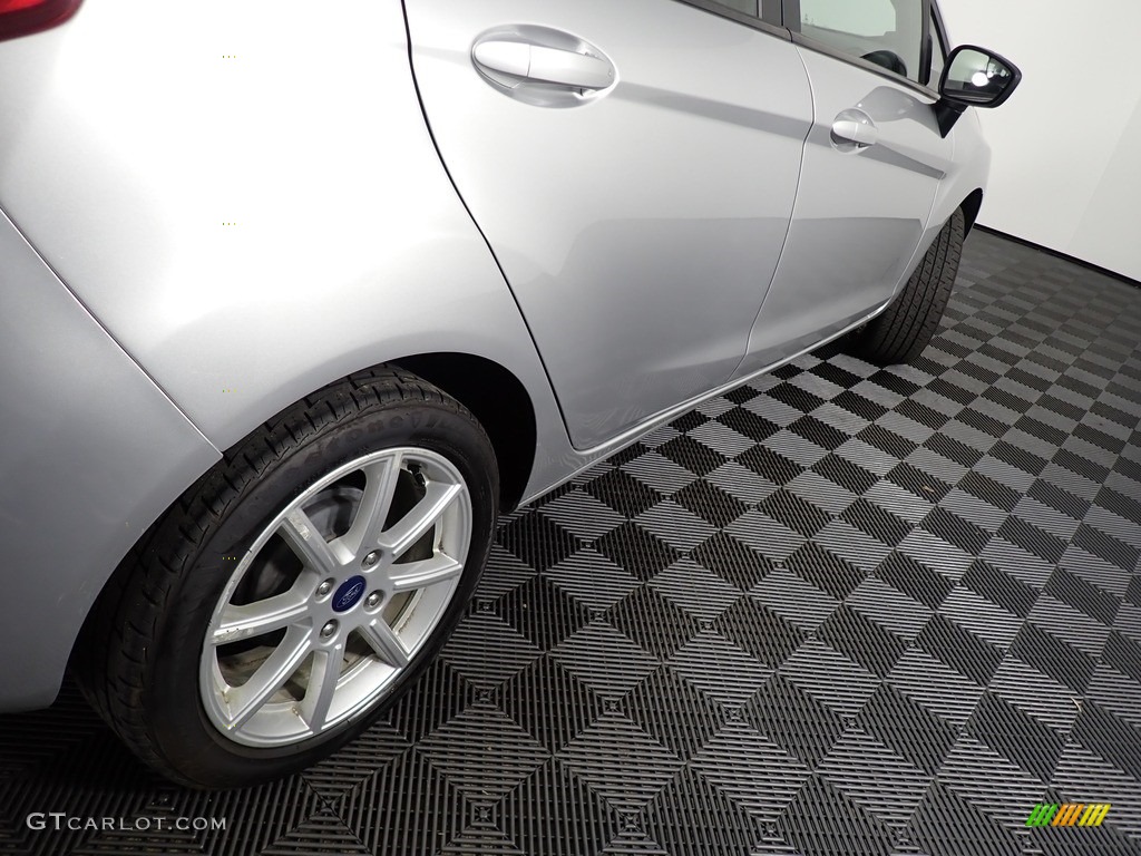 2018 Fiesta SE Hatchback - Ingot Silver / Charcoal Black photo #16