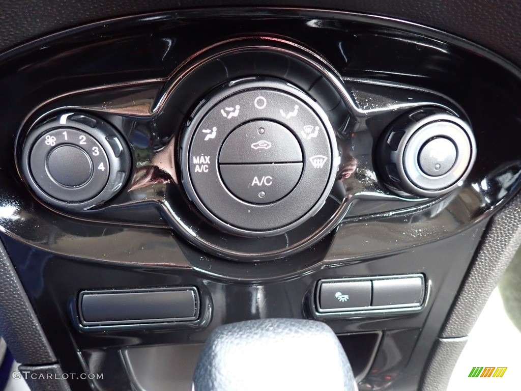 2018 Fiesta SE Hatchback - Ingot Silver / Charcoal Black photo #28