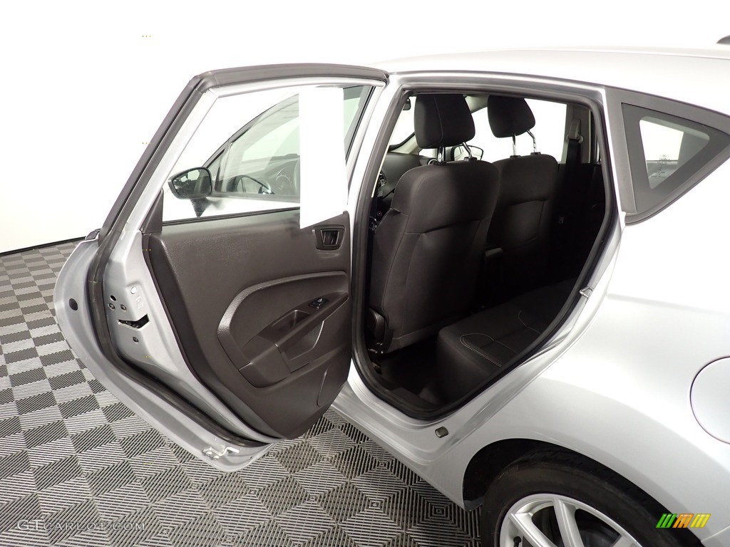2018 Fiesta SE Hatchback - Ingot Silver / Charcoal Black photo #33
