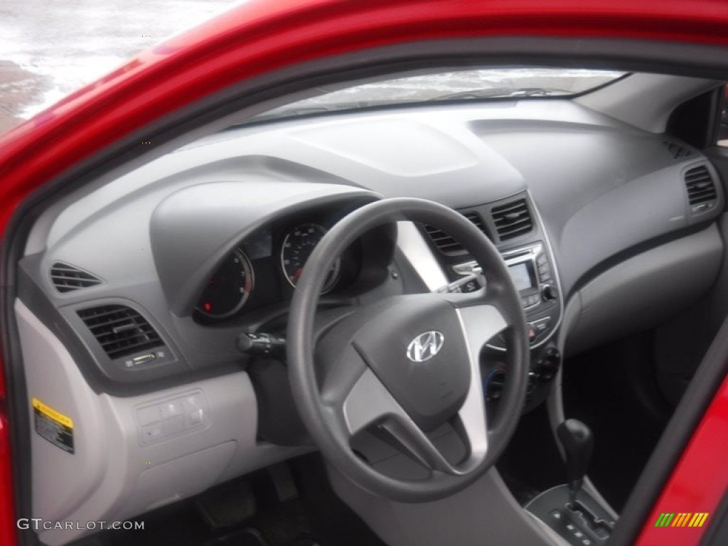 2016 Accent SE Sedan - Boston Red / Gray photo #10