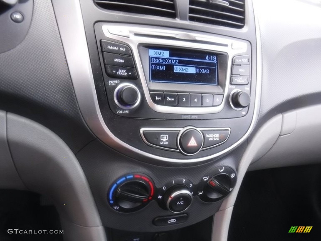 2016 Accent SE Sedan - Boston Red / Gray photo #14