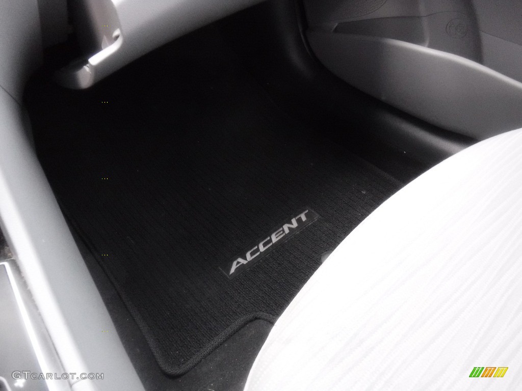 2016 Accent SE Sedan - Boston Red / Gray photo #16