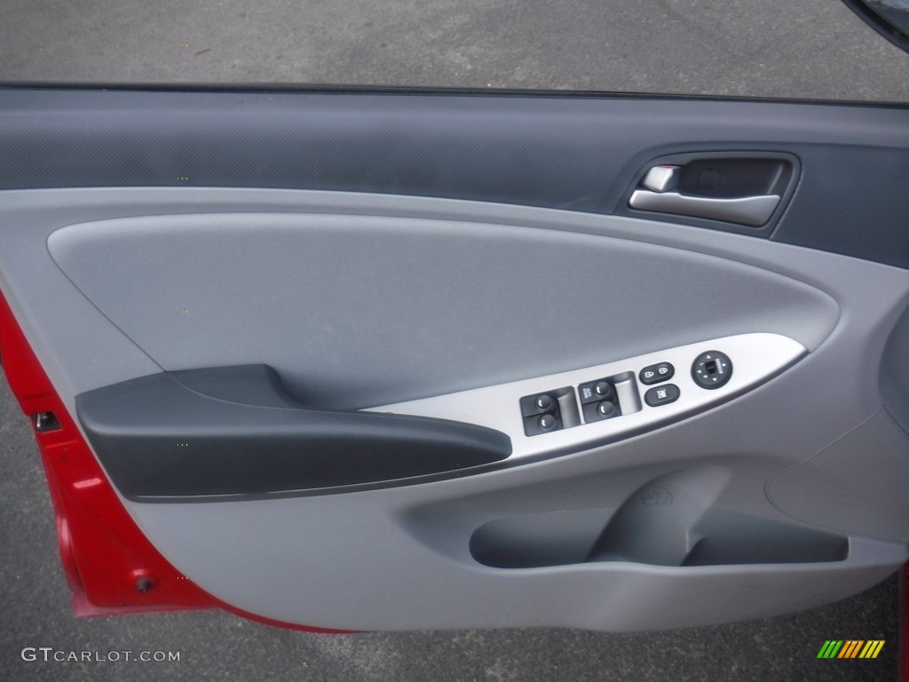 2016 Accent SE Sedan - Boston Red / Gray photo #17