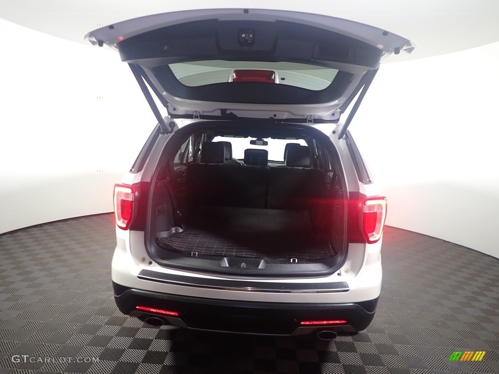 2018 Explorer XLT 4WD - Oxford White / Ebony Black photo #17