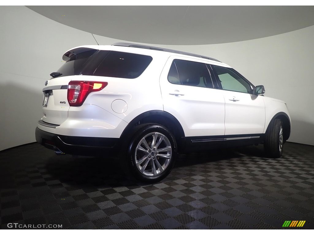 2018 Explorer XLT 4WD - Oxford White / Ebony Black photo #20