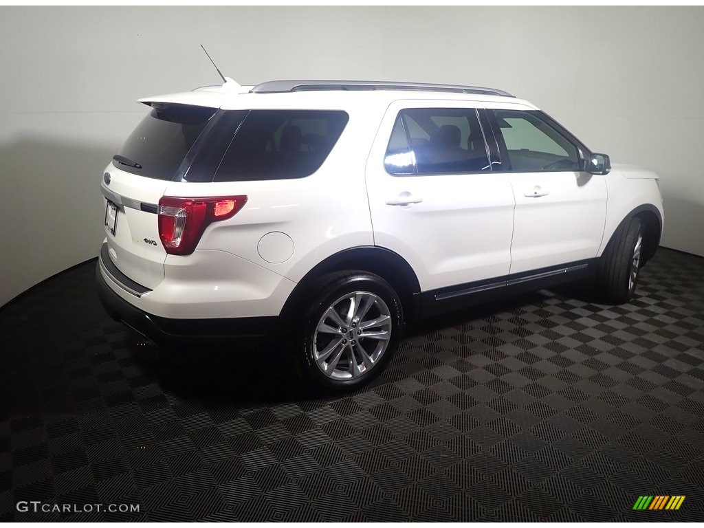 2018 Explorer XLT 4WD - Oxford White / Ebony Black photo #21
