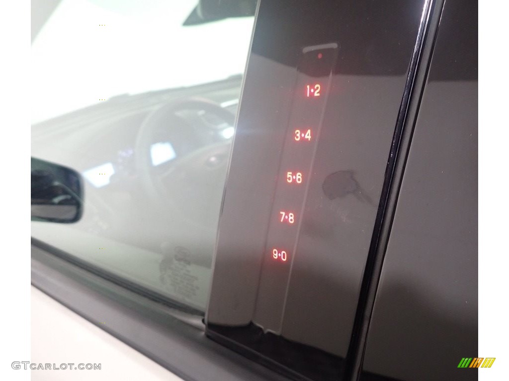 2018 Explorer XLT 4WD - Oxford White / Ebony Black photo #24