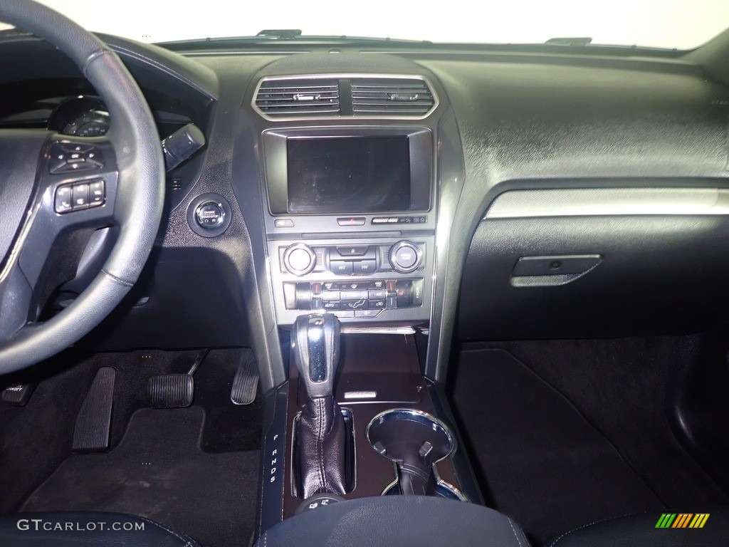 2018 Explorer XLT 4WD - Oxford White / Ebony Black photo #30