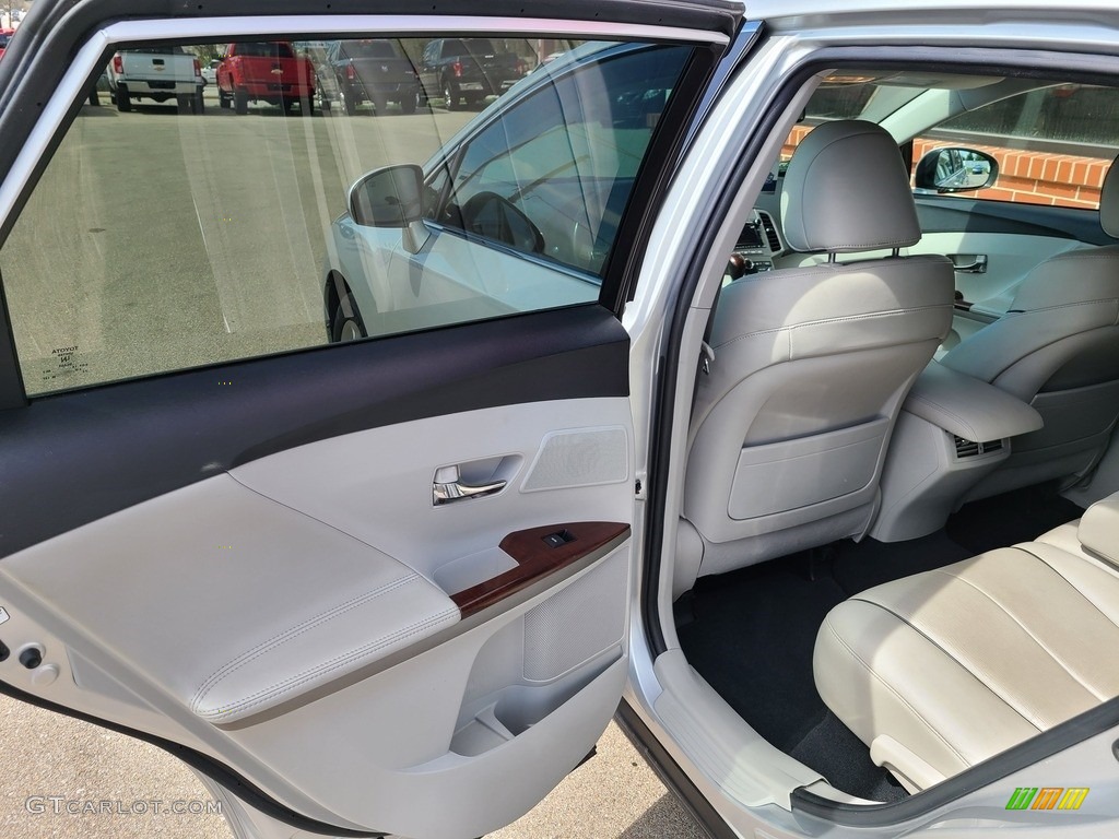 2010 Venza V6 AWD - Classic Silver Metallic / Gray photo #34