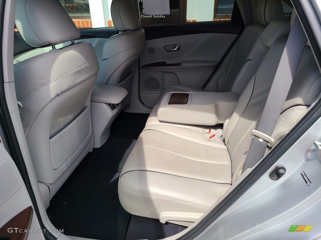 2010 Venza V6 AWD - Classic Silver Metallic / Gray photo #35
