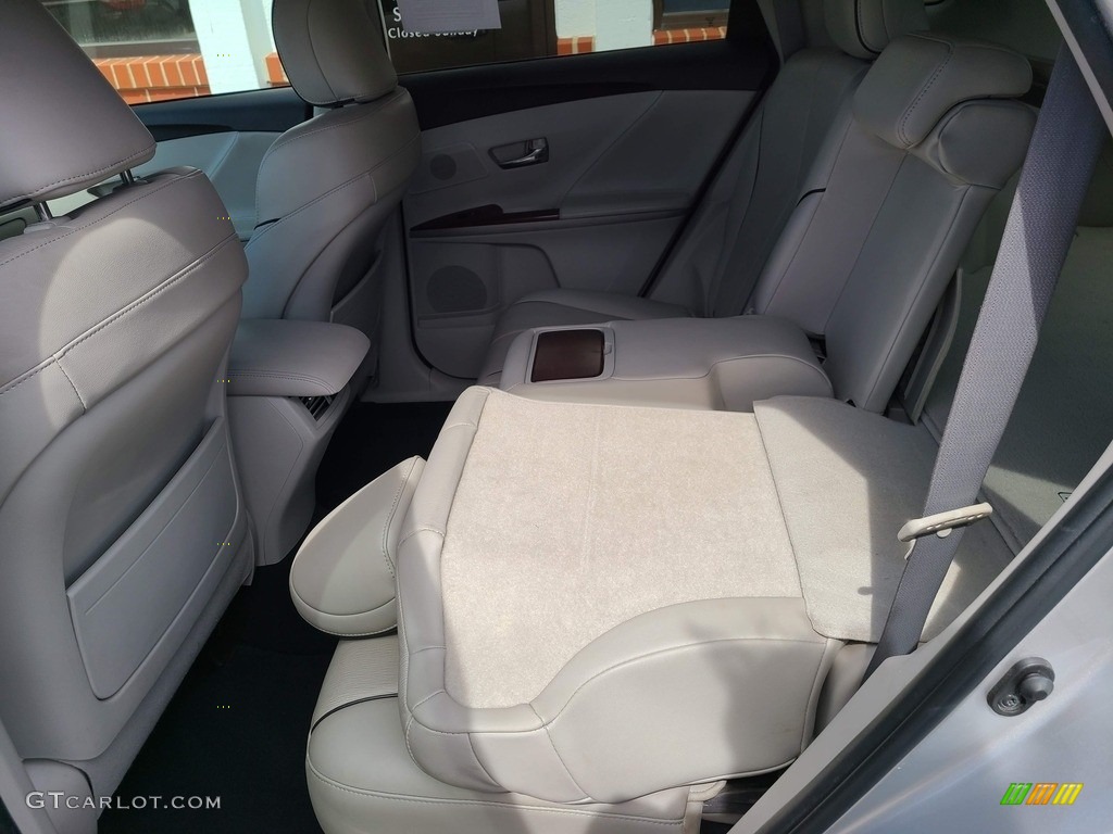 2010 Venza V6 AWD - Classic Silver Metallic / Gray photo #36