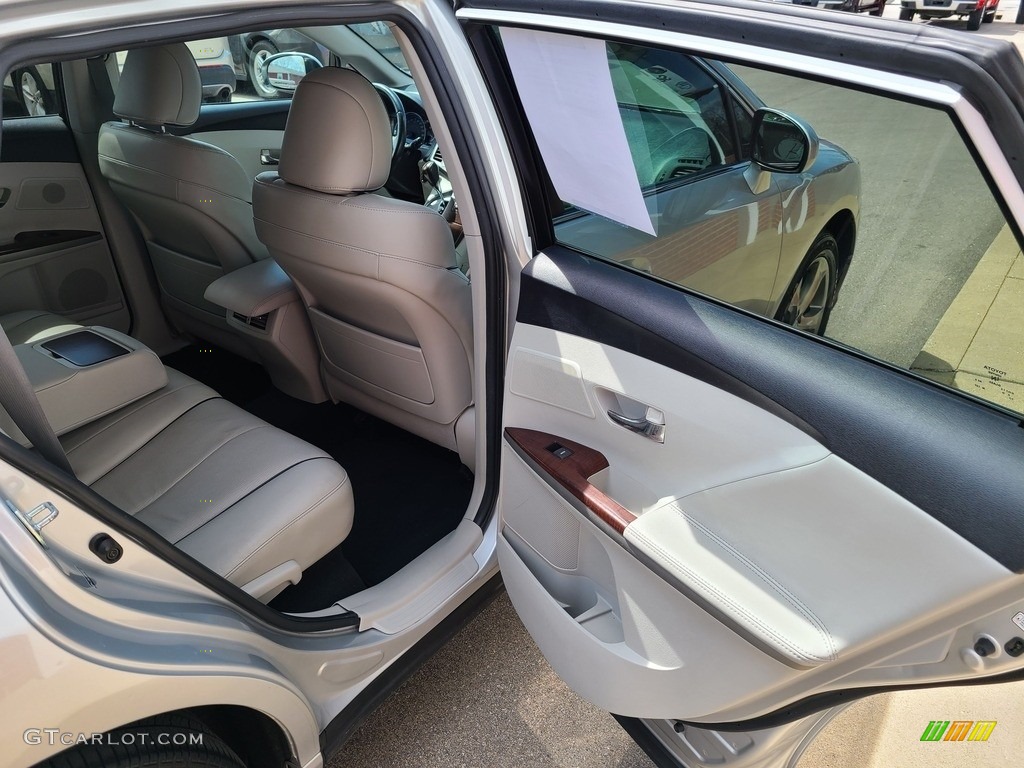2010 Venza V6 AWD - Classic Silver Metallic / Gray photo #47