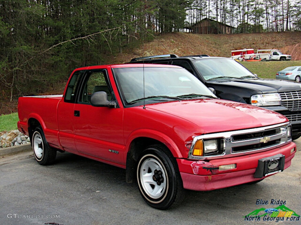 1994 S10 LS Extended Cab - Bright Red / Gray photo #2