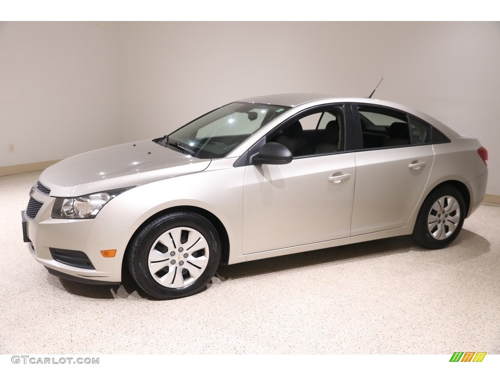 2014 Cruze LS - Champagne Silver Metallic / Jet Black/Medium Titanium photo #3
