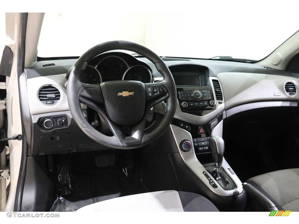 2014 Cruze LS - Champagne Silver Metallic / Jet Black/Medium Titanium photo #6