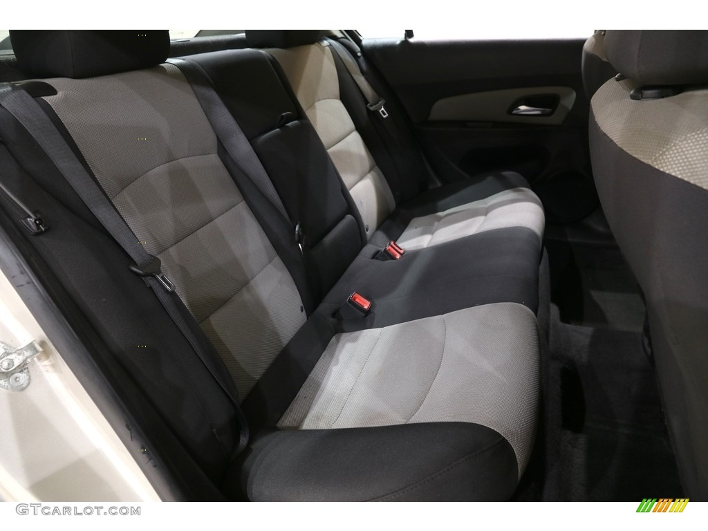 2014 Cruze LS - Champagne Silver Metallic / Jet Black/Medium Titanium photo #13