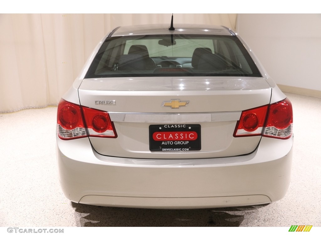 2014 Cruze LS - Champagne Silver Metallic / Jet Black/Medium Titanium photo #15