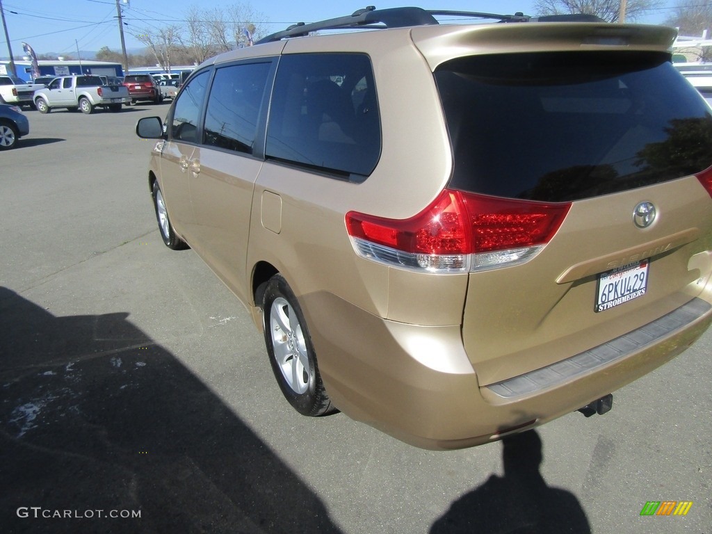 2011 Sienna LE - Sandy Beach Metallic / Bisque photo #19