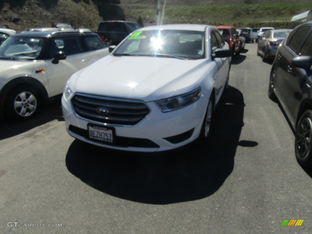 2018 Taurus SE - Oxford White / Dune photo #2