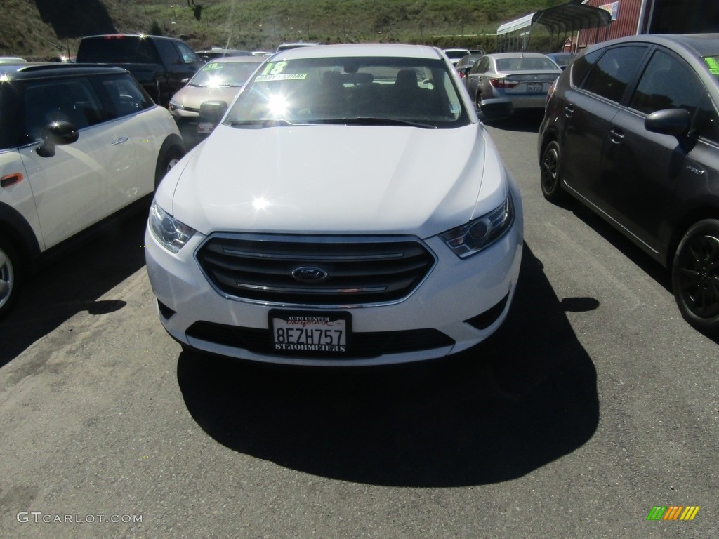 2018 Taurus SE - Oxford White / Dune photo #6