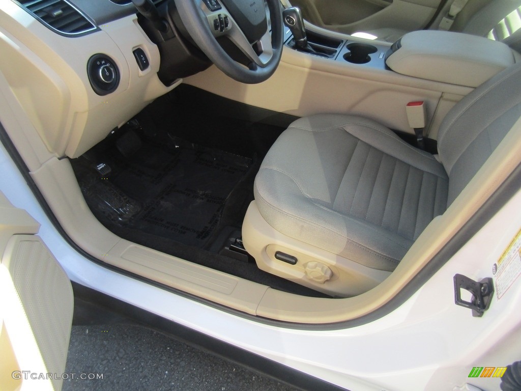 2018 Taurus SE - Oxford White / Dune photo #9