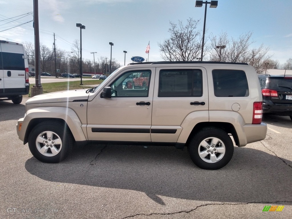 2010 Liberty Sport 4x4 - Light Sandstone Pearl / Pastel Pebble Beige photo #5