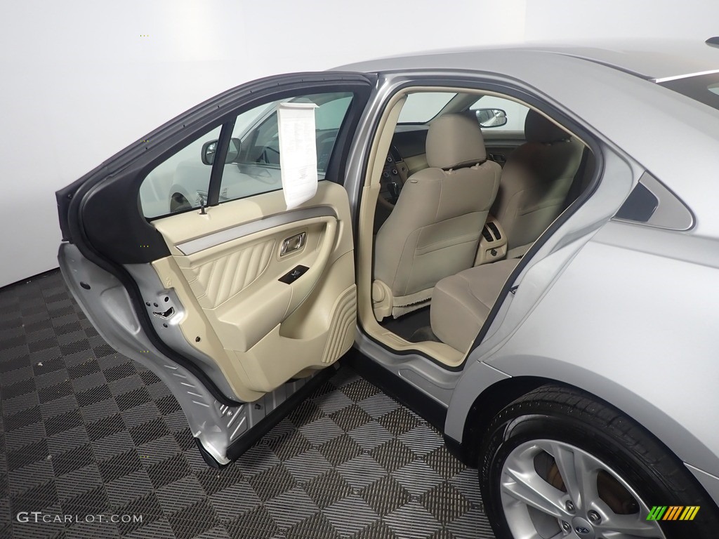 2015 Taurus SE - Ingot Silver Metallic / Dune photo #35