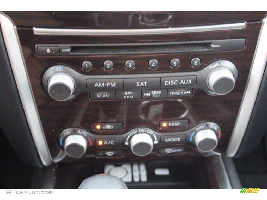 2016 Nissan Pathfinder Platinum Controls Photos